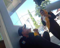 KECERIAAN PETUGAS LINMAS DINAS KEB