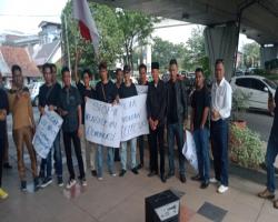 Demo Aksi di Mapolda Sumsel dengan Rom