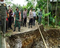 DANDIM PURBALINGGA TINJAU JEMBATAN