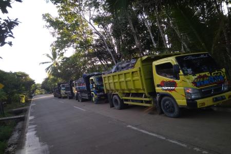 DUA TAMBANG BATU DI KECAMATAN MUNJ