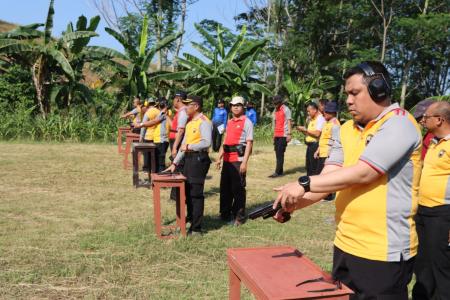 KAPOLRES DEMAK LOMBA MENEMBAK UNTU