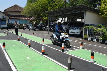 LINTASAN UIJAN SIM  DIPERMUDAH MASARAK