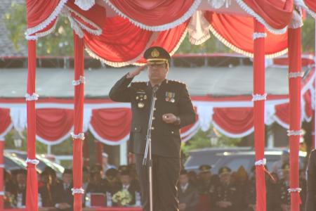 POLRES DEMAK PIMPIN UPACARA PENURUNAN 