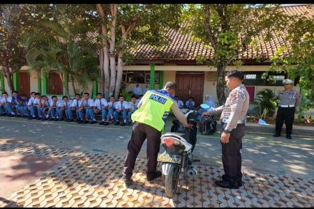 UNIT KAMSEL SATLANTAS  DEMAK SOSIA