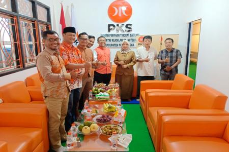 PARTAI GOLKAR DAN PKS BEKERJASAMA 