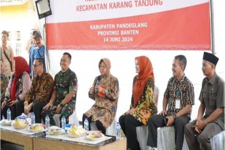 Mentri Sosial Tri Rismaharini Kunjungi