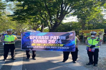 SATLANTAS POLRES DEMAK BERIKAN REWARD 