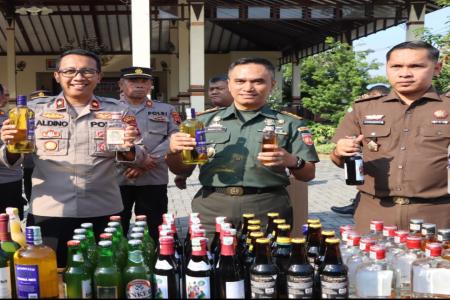 83 PENJUAL PEMBELI MIRAS DIAMANKAN