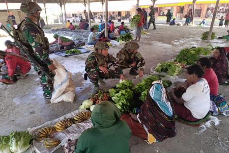 ROSITA HABEMA BANTU EKONOMI WARGA JENG