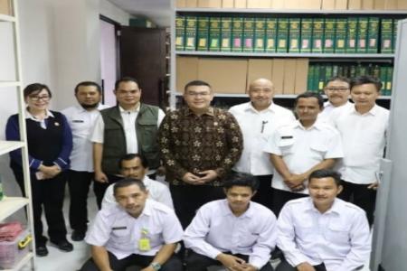 WAMEN OSSY RESMIKAN KANTAH KABUPAT