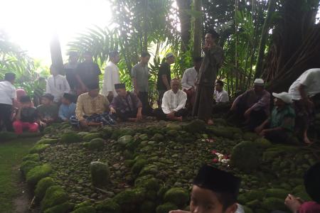 Ziarah Rutin Makam Kyai Jeneng Sumingk