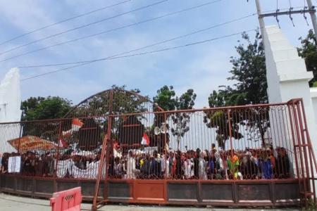 RIBUAN WARGA DESA KALIWLINGI GERUD