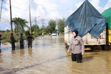 HUJAN DERAS SEBABKAN BANJIR DI JAL