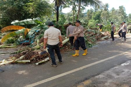 Polisi Bersama BPBD Tangani 2228 Jiwa 