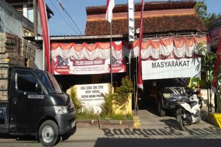 TEPIS TUDINGAN, ANGGOTA POLISI DI 