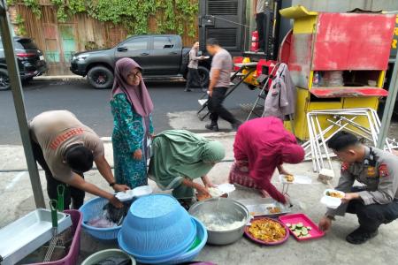POLDA JATIM DIRIKAN DAPUR LAPANGAN