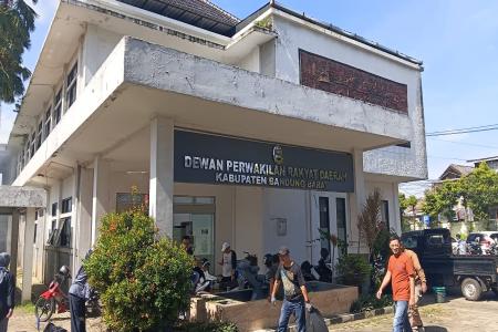 SELURUH STAF PIMPINAN DPRD BANDUNG