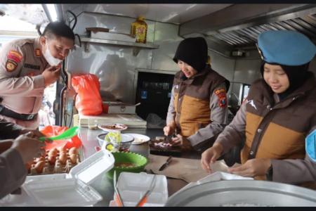 Brimob Polda Jatim Dirikan Dapur Lapan