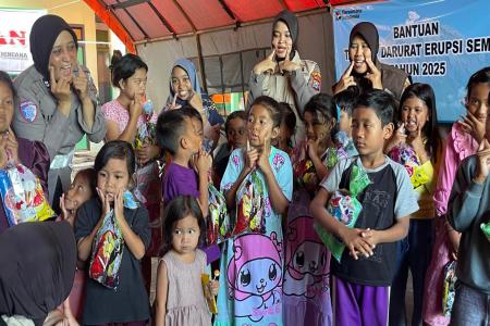 POLRES LUMAJANG DAMPINGI ANAK-ANAK
