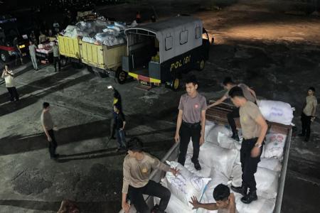 KP Wisanggeni8005 Angkut Bantuan Keman