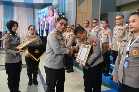 Biro Logistik Polda Jatim Raih 2 Pengh