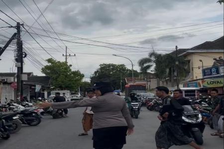JAGA IBADAH TETAP KHUSYUK POLWAN P