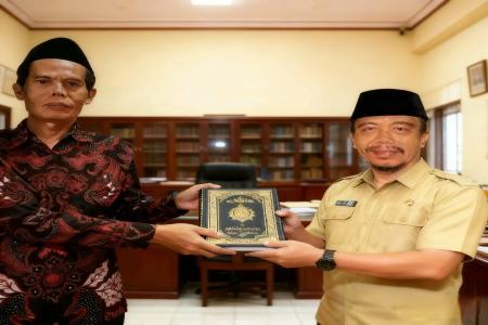  BANDUNG BARAT SERAHKAN 200 BUAH ALQURAN KEPADA PESANTREN NURUL HUDA D